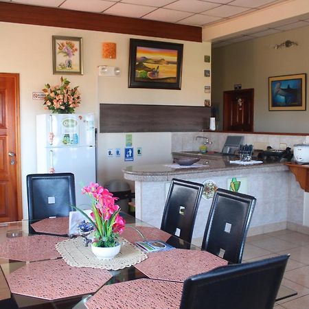 Hostal Romy Puerto Baquerizo Moreno Exterior photo