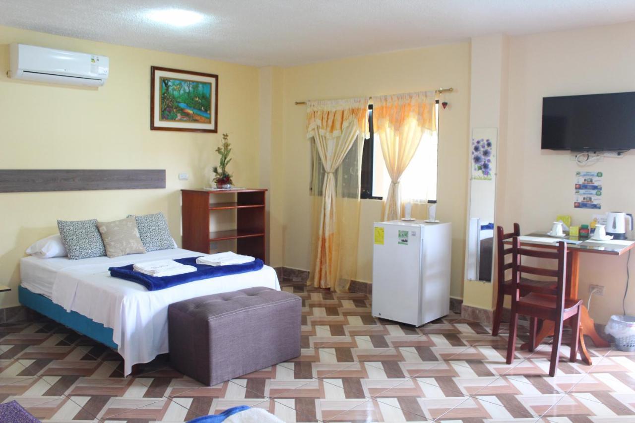 Hostal Romy Puerto Baquerizo Moreno Exterior photo