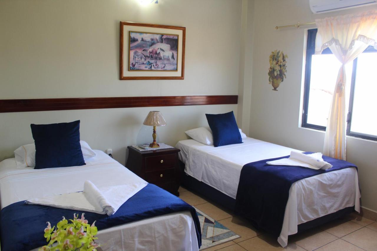 Hostal Romy Puerto Baquerizo Moreno Exterior photo