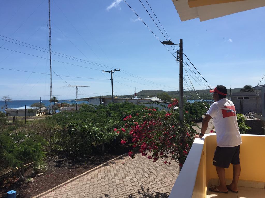 Hostal Romy Puerto Baquerizo Moreno Exterior photo