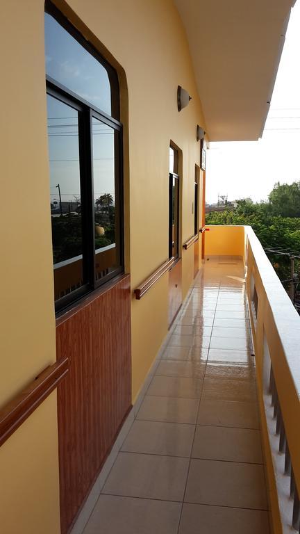 Hostal Romy Puerto Baquerizo Moreno Exterior photo